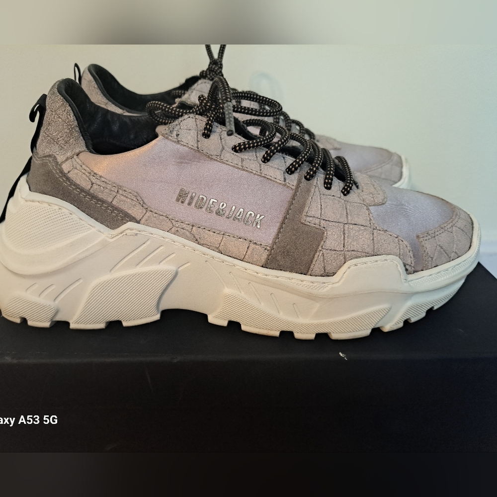 Hide and Jack Pink athletic shoes